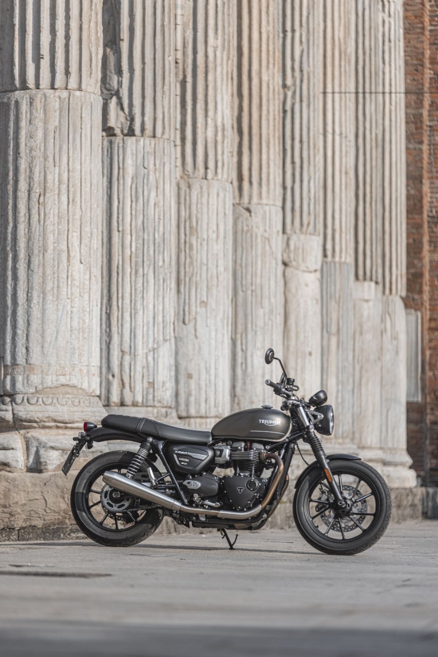 Moto Guzzi V7 Centenario e Triumph Street Twin: questione di PEDIGREE